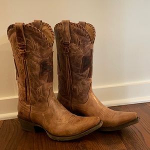 Removable tassels.Phoenix on front and back. Sz 9B